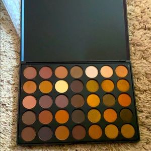35R Gold palette